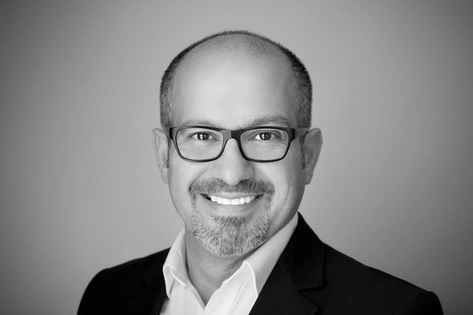 portrait of Dr Bülent Kızıltan, Global Head of AI & Computational Sciences