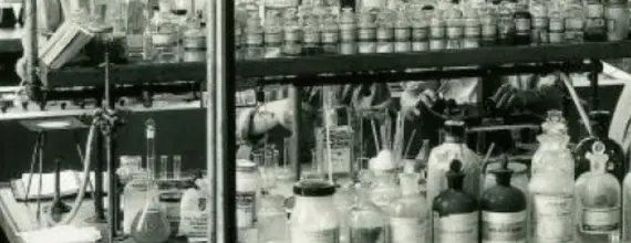 En 1996, Novartis nait de la fusion de Ciba-Geigy et de Sandoz.