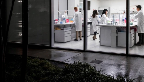 Mennesker i laboratorie