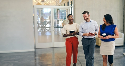 Trabajadores de Novartis riendo