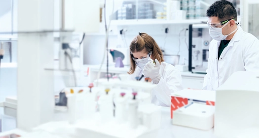 Naučnici rade testiranje u laboratoriji